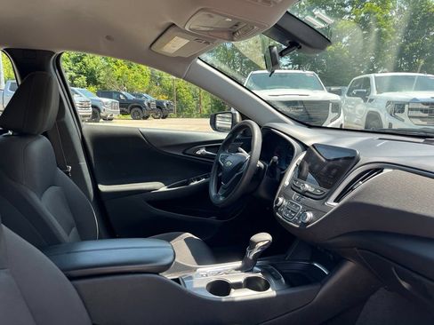 Used 2022 Chevrolet Malibu LT FWD image 33