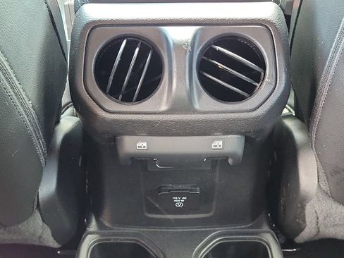 Used 2020 Jeep Gladiator Overland AWD/4WD image 11