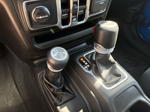 Used 2022 Jeep Wrangler Unlimited Sport image 26