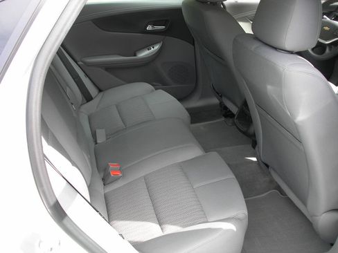 Used 2017 Chevrolet Impala LS image 7