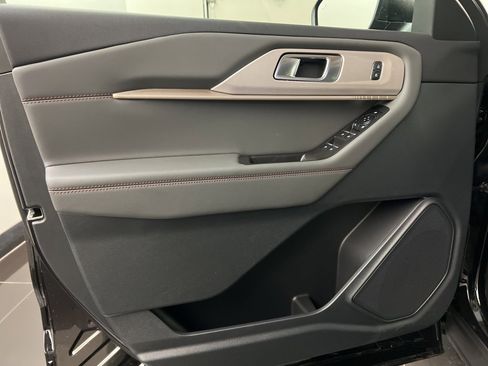 New 2025 Ford Explorer Active image 27