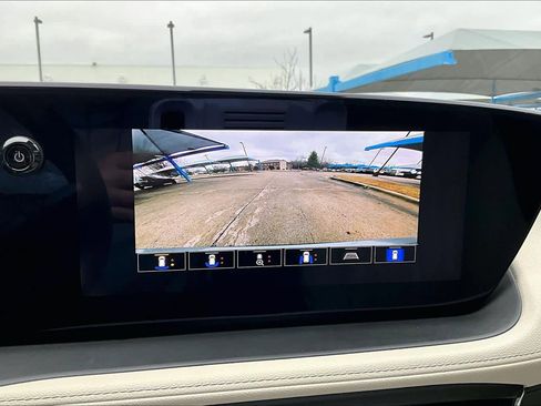 Used 2025 Buick Encore GX Avenir w/ Avenir Technology Package image 27