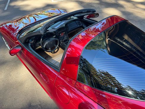 Used 2002 Chevrolet Corvette Coupe w/ Preferred Equipment Group1 RWD image 14