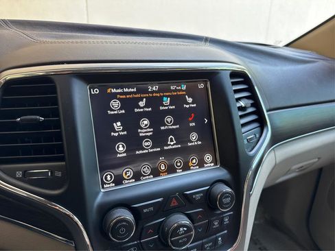 Used 2018 Jeep Grand Cherokee Overland image 14