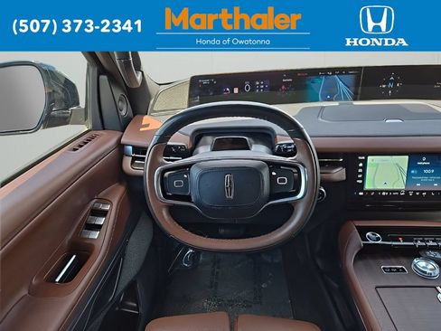 Used 2025 Lincoln Navigator Reserve AWD/4WD image 24