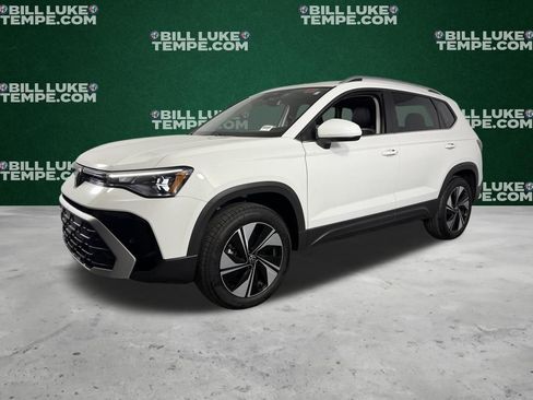 Used 2025 Volkswagen Taos SE w/ Panoramic Sunroof Package image 9