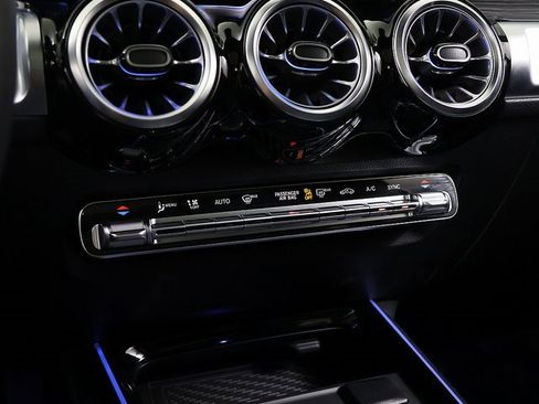 Certified 2026 Mercedes-Benz GLB 250 4MATIC image 21