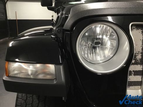 Used 2022 Jeep Wrangler Unlimited Sahara w/ Cold Weather Group AWD/4WD image 22