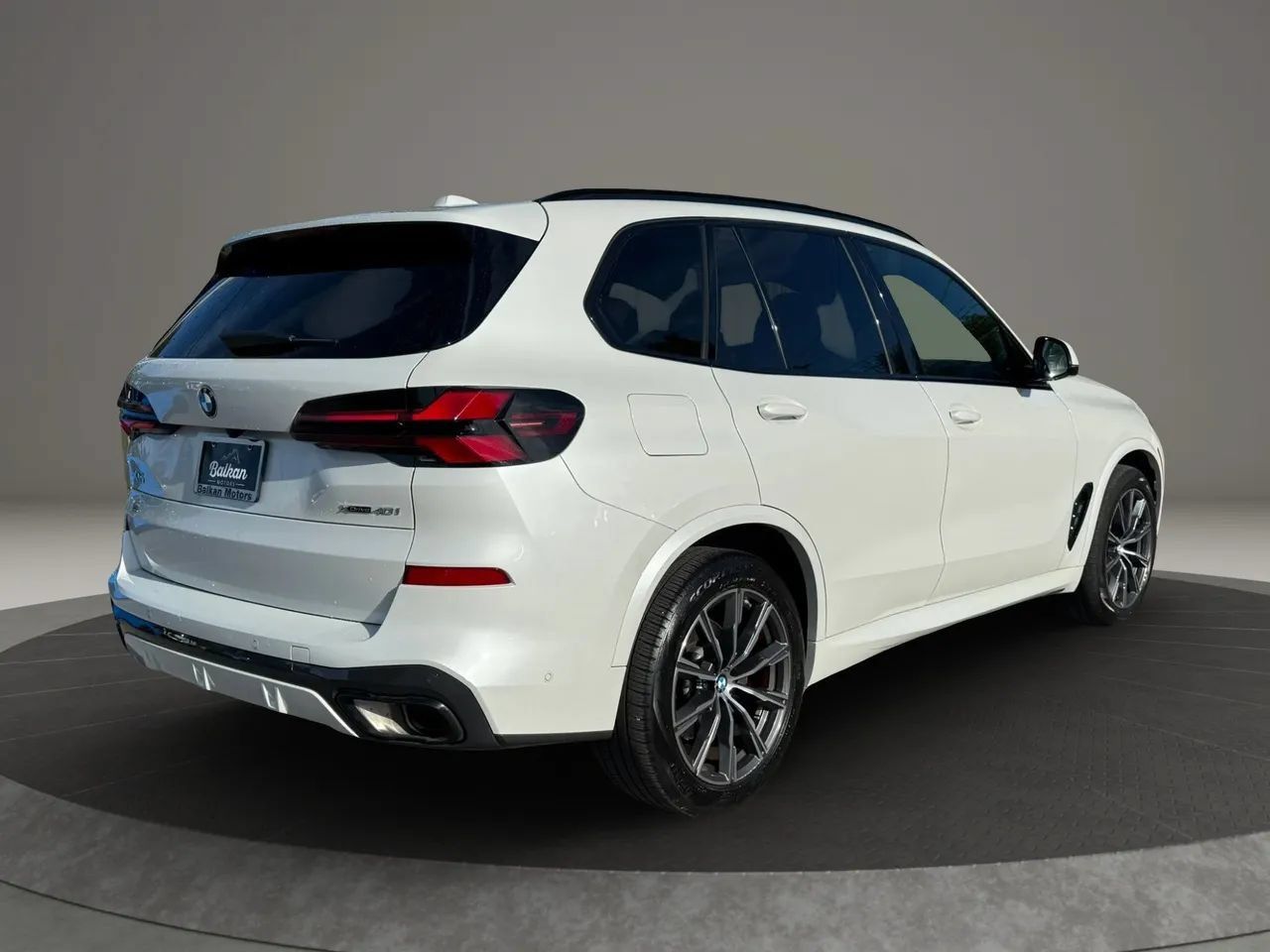 Used 2024 BMW X5 xDrive40i w/ M Sport Package AWD/4WD image 6