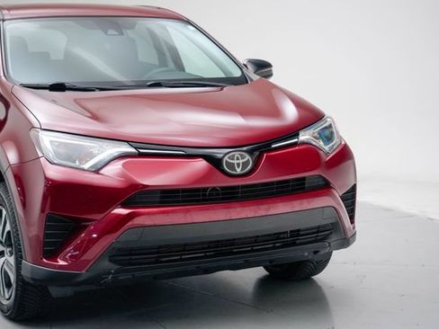 Used 2018 Toyota RAV4 LE w/ All Weather Liner Package AWD/4WD image 19