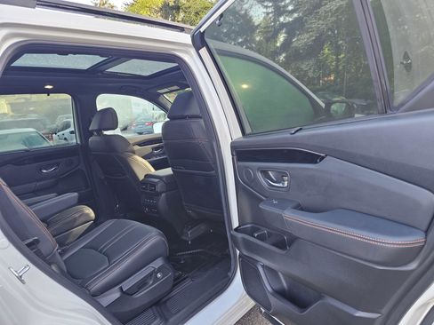 Used 2025 Honda Pilot TrailSport image 12