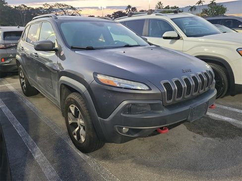 Used 2018 Jeep Cherokee Trailhawk image 5