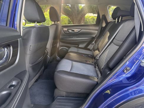 Used 2019 Nissan Rogue SV image 12