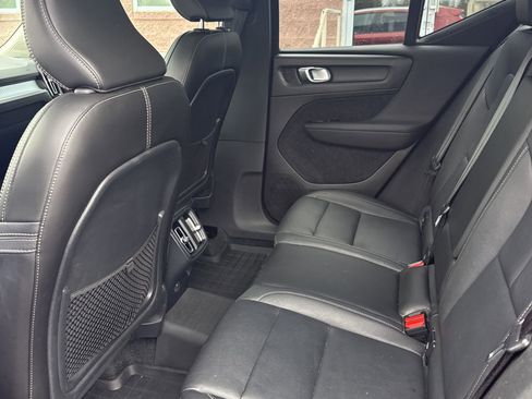 Used 2019 Volvo XC40 T5 Momentum image 12