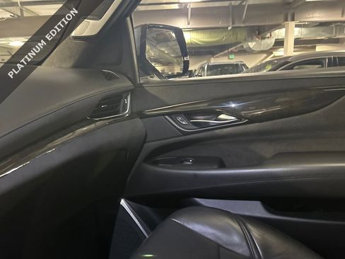 Used 2020 Cadillac Escalade Platinum image 21