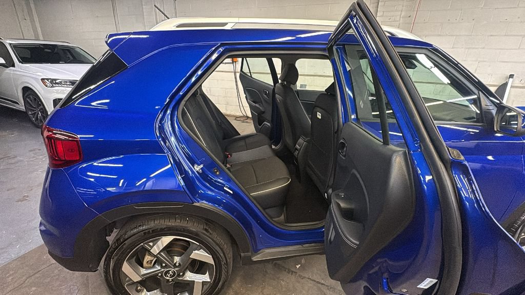 Used 2025 Hyundai Venue Limited FWD image 26