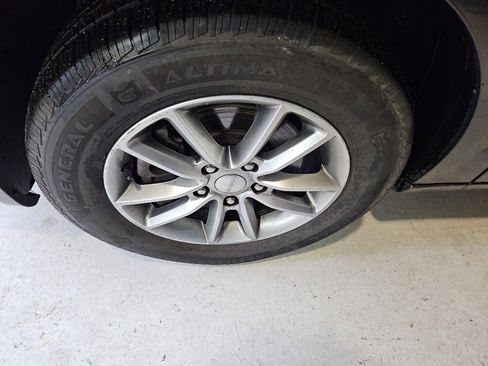 Used 2016 Dodge Grand Caravan SE image 4