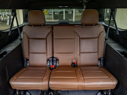 Used 2024 Chevrolet Suburban High Country image 36