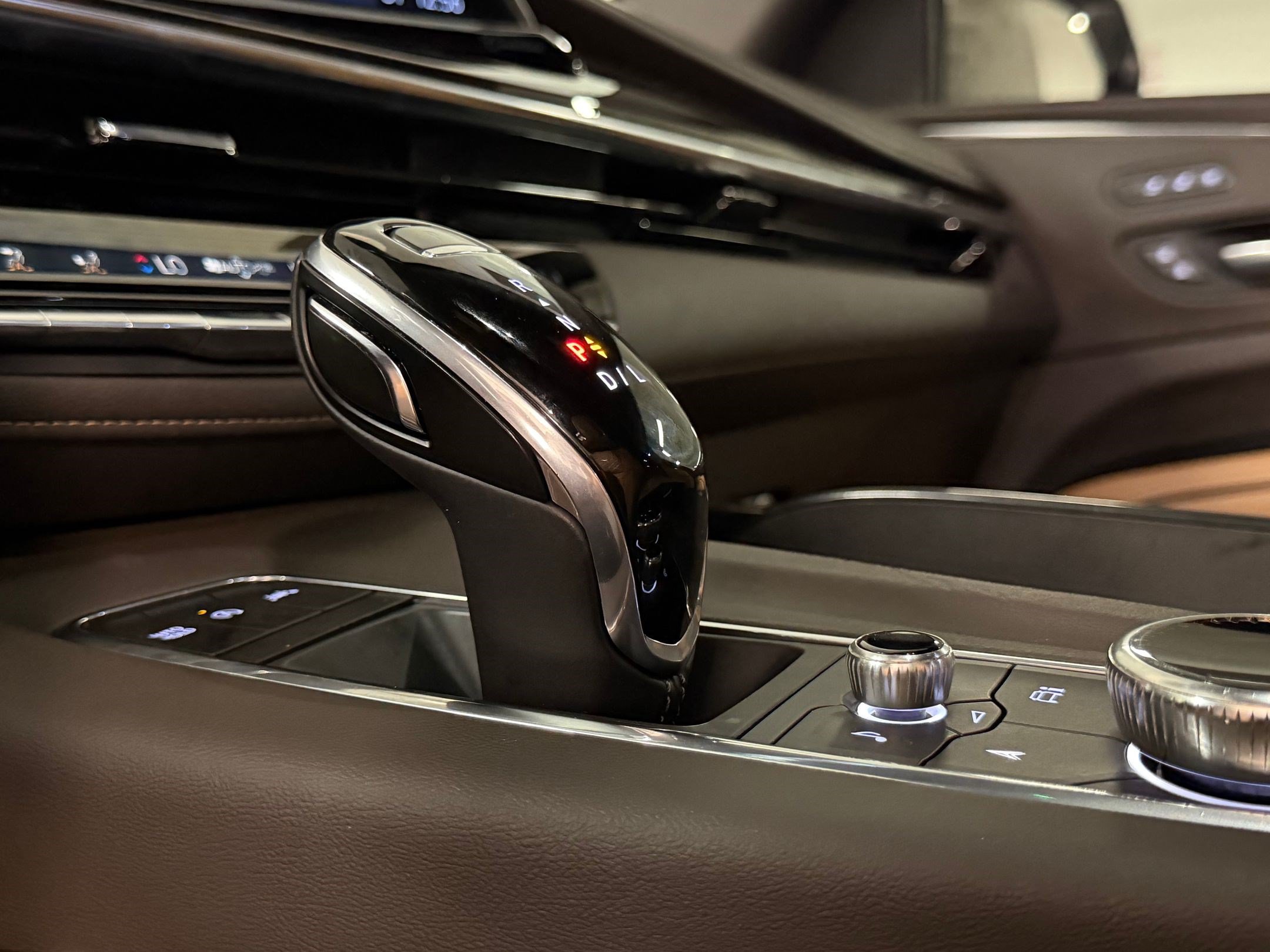 Used 2021 Cadillac Escalade ESV Premium Luxury w/ Driver Assist Tech Package AWD/4WD image 19