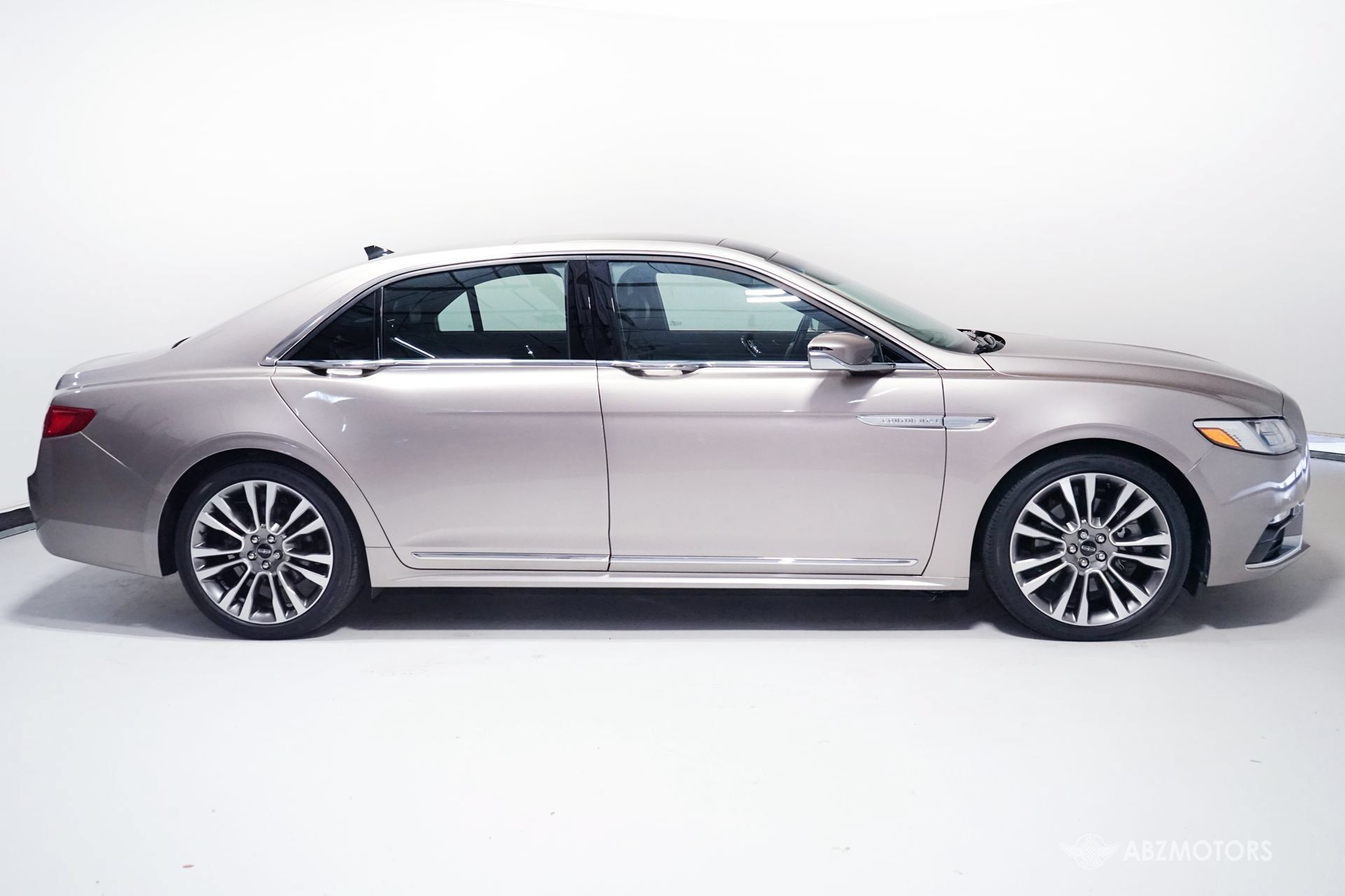 Used 2020 Lincoln Continental AWD w/ Premium Package image 3