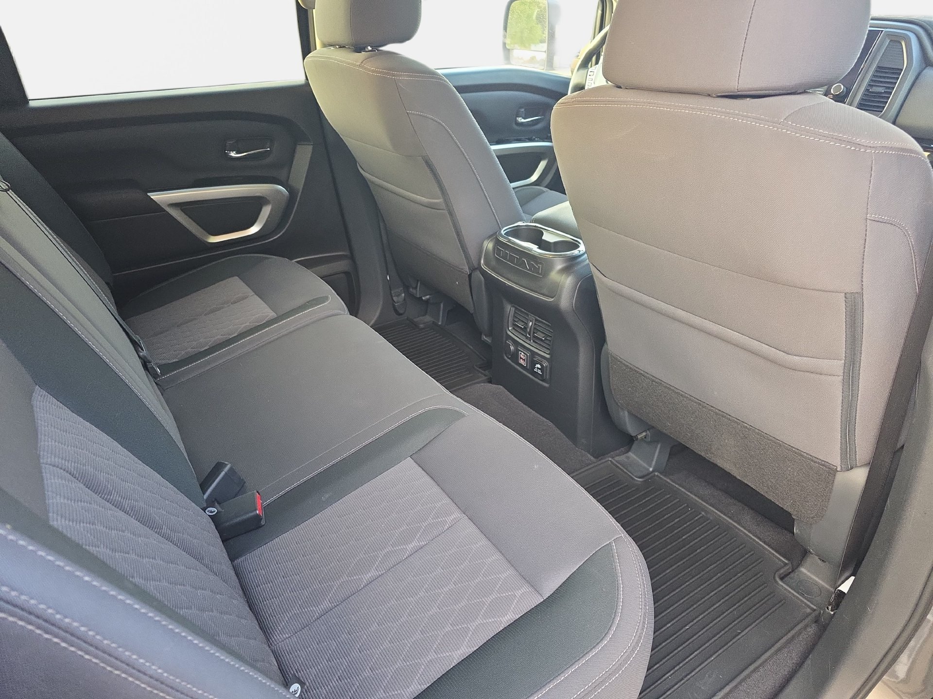 Used 2023 Nissan Titan SV w/ SV Convenience Package RWD image 11