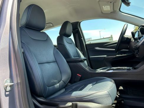 Used 2023 Chevrolet Bolt EUV Premier FWD image 34