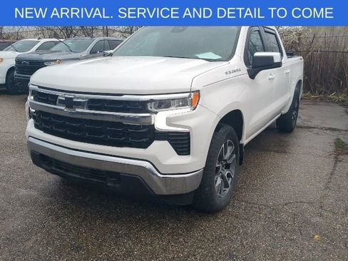 Used 2024 Chevrolet Silverado 1500 LT image 2