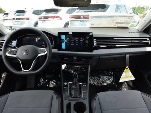 New 2026 Volkswagen Jetta SE FWD image 7