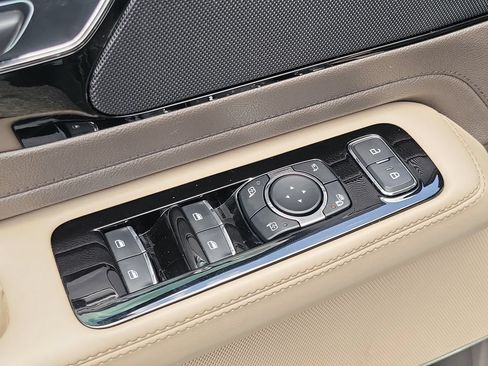 Certified 2023 Lincoln Aviator 2WD w/ Class IV Trailer Tow Package image 19