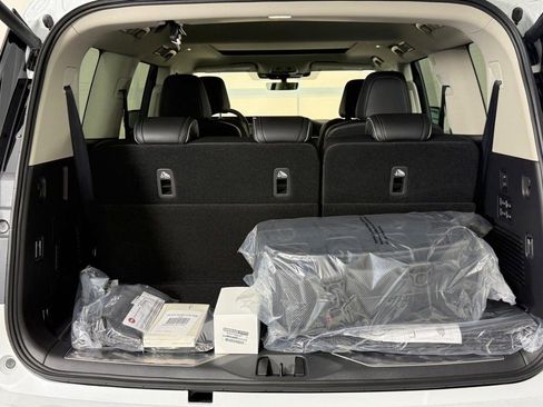 New 2026 INFINITI QX80 Luxe w/ Cargo Package AWD/4WD image 8