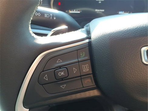 Used 2025 Jeep Grand Cherokee Altitude image 15