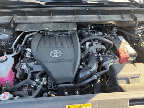 Used 2025 Toyota Highlander LE FWD image 34