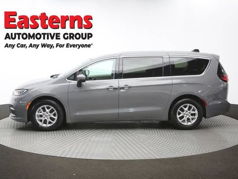 Used 2023 Chrysler Pacifica Touring-L FWD image 62