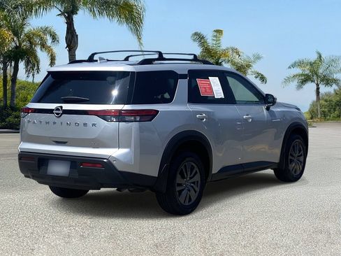 Certified 2024 Nissan Pathfinder SV FWD image 5