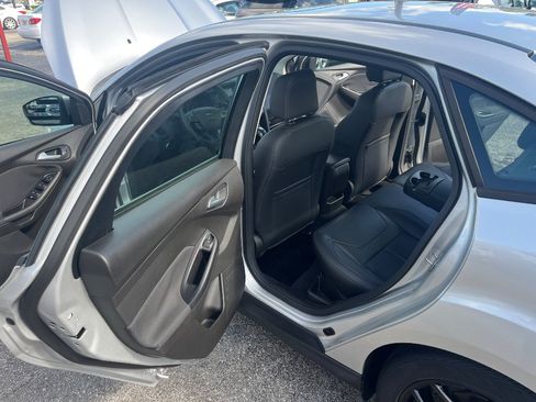 Used 2016 Ford Focus SE w/ Equipment Group 201A FWD image 21