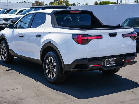 Used 2025 Hyundai Santa Cruz SE FWD image 8