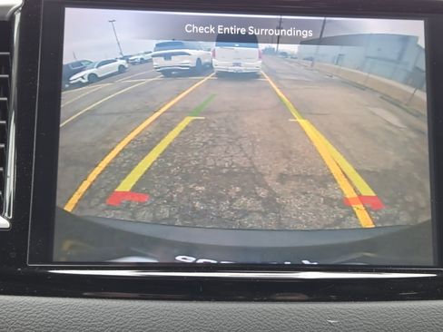 Certified 2024 Chrysler Pacifica Touring-L image 13