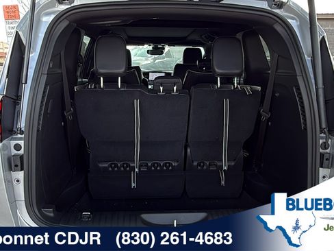 New 2026 Chrysler Pacifica Limited w/ S Appearance Package FWD image 23