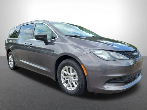 Used 2023 Chrysler Voyager LX FWD image 6
