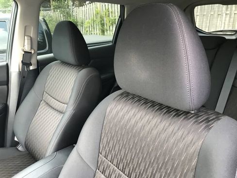 Used 2017 Nissan Rogue S AWD/4WD image 4