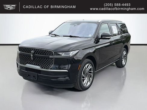 Used 2025 Lincoln Navigator Reserve image 1