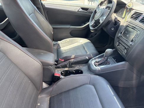 Used 2012 Volkswagen Jetta GLI FWD image 13