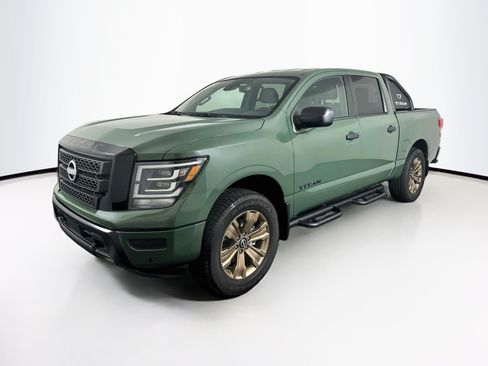 Used 2024 Nissan Titan SV w/ SV Bronze Edition Package RWD image 3