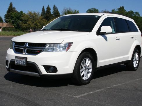 Used 2013 Dodge Journey SXT w/ Flexible Seating Group image 9