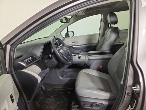 Used 2024 Toyota Sienna Limited AWD/4WD image 13
