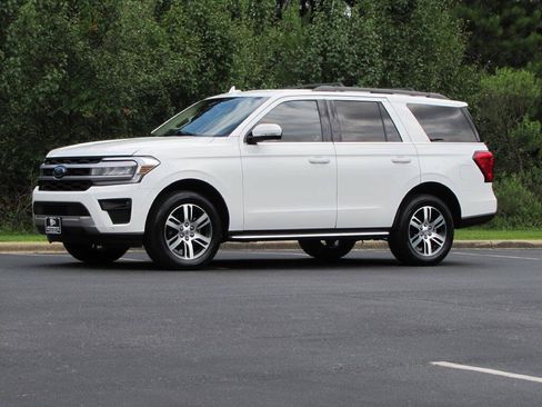 Used 2022 Ford Expedition XLT RWD image 3