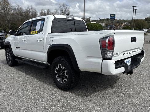 Used 2023 Toyota Tacoma TRD Off-Road w/ TRD Premium Off Road Package AWD/4WD image 5