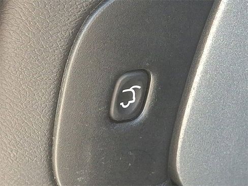 Used 2017 Jeep Cherokee Overland w/ Technology Group image 37