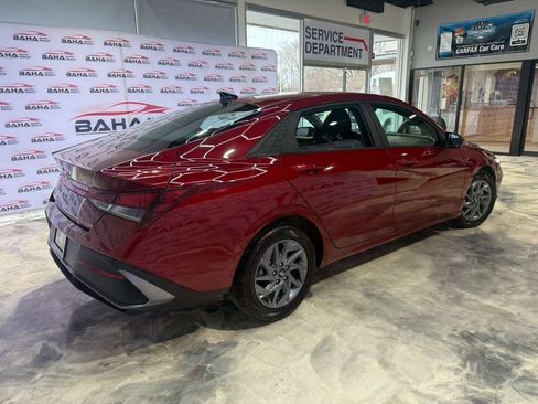 Used 2024 Hyundai Elantra SEL FWD image 7