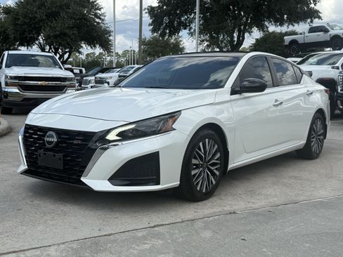 Used 2023 Nissan Altima 2.5 SV FWD image 9